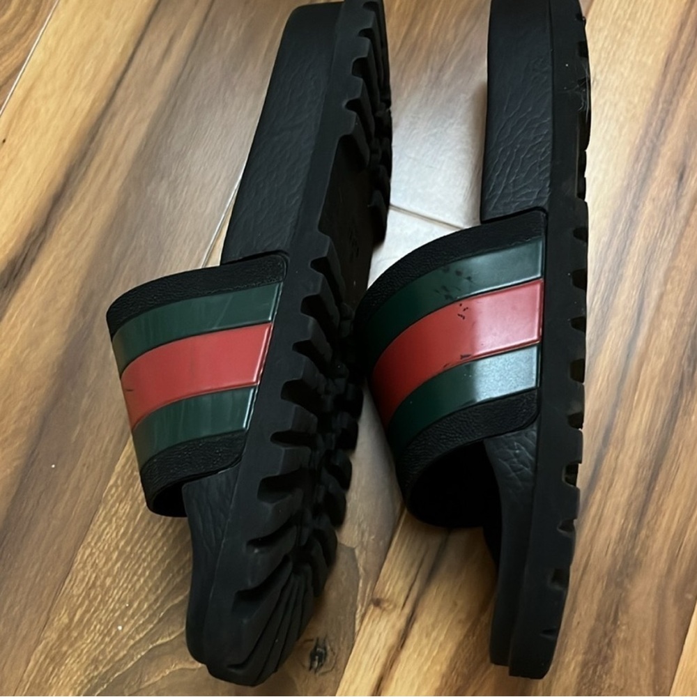 Gucci Black and Red Slip-On Loafers with Bold Stripes - Picture 6 of 14